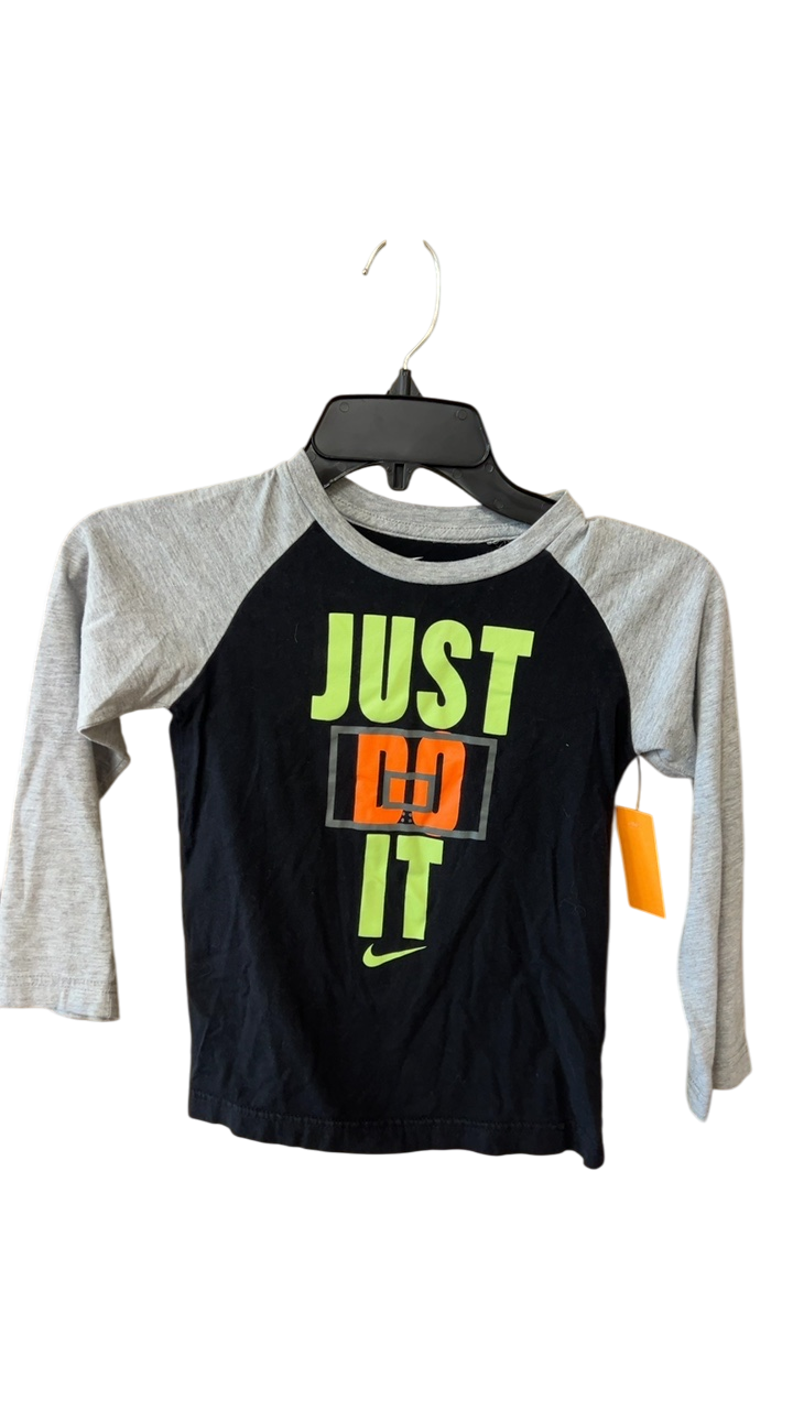YOUTH Nike T-Shirt 7 Black and grey with green and orange accents