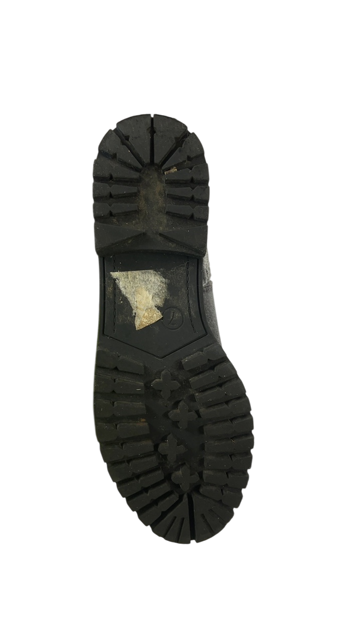 Boots 7 Gray and Black