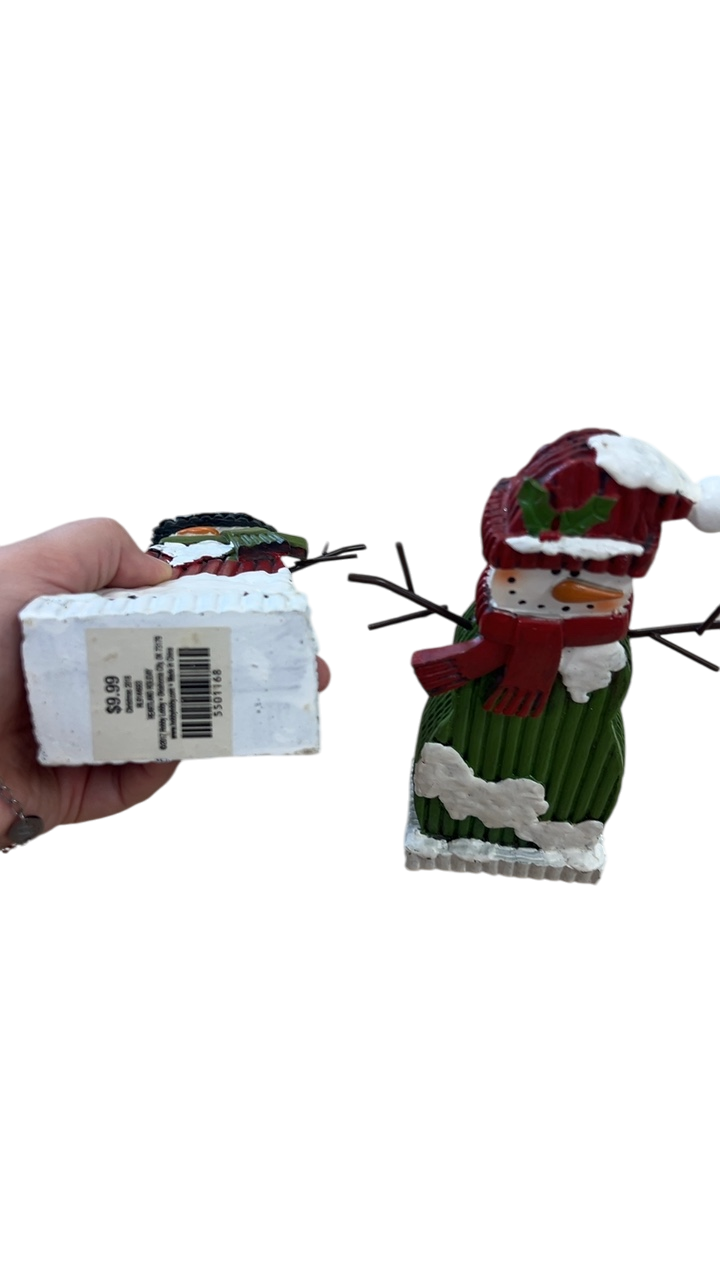 Unknown Set of 2 Decorative Figurine Red, Green, White