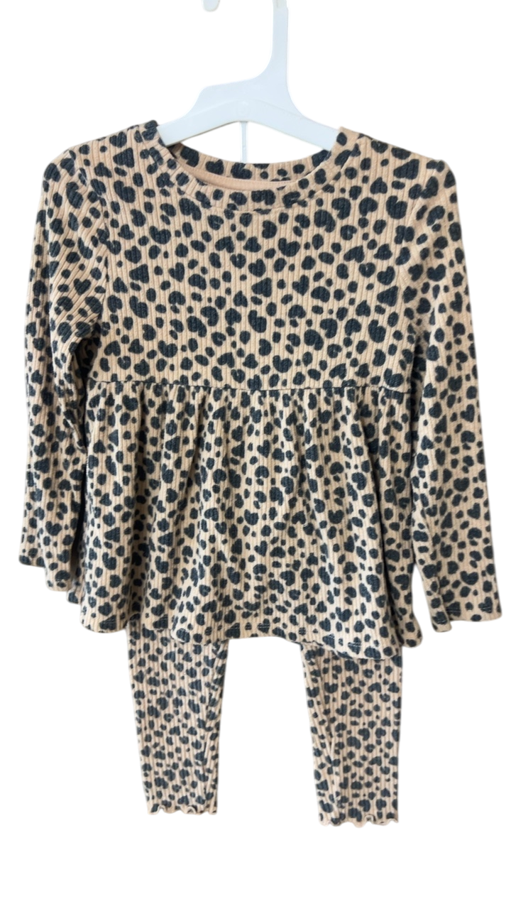 Cat & Jack 2 piece set YOUTH 4T Beige with black spots