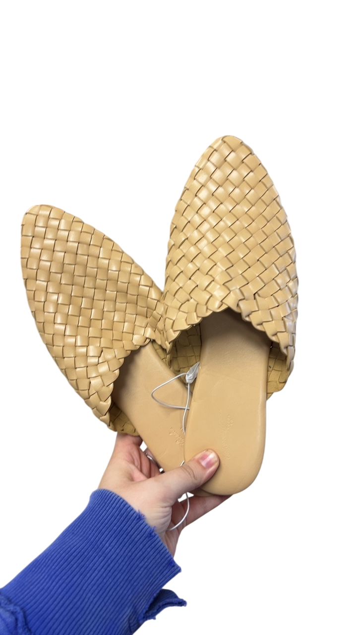 Universal Thread Shoes Beige