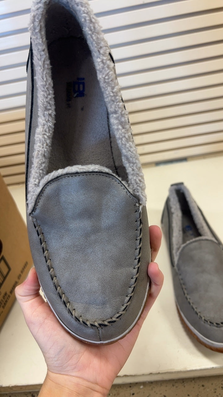 Slippers 7.5 Gray and Black