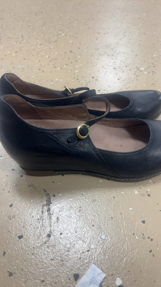 Black flats 9/10