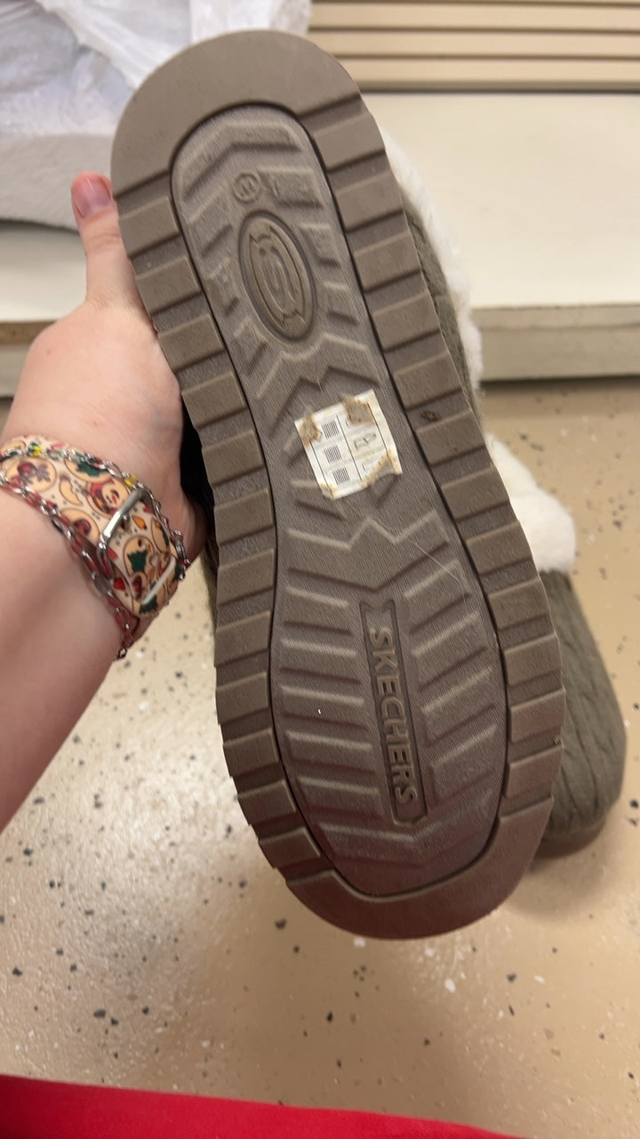 Bobs Slippers 9.5