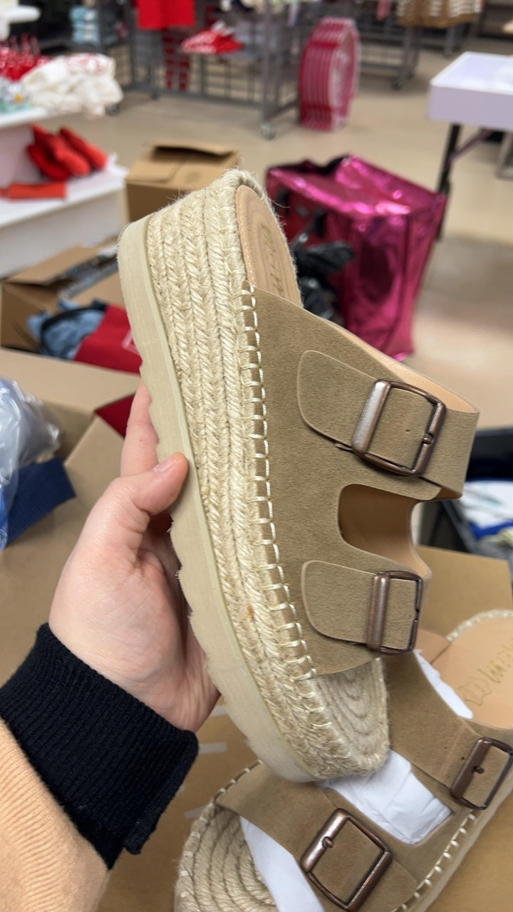 NWT Sandals 8