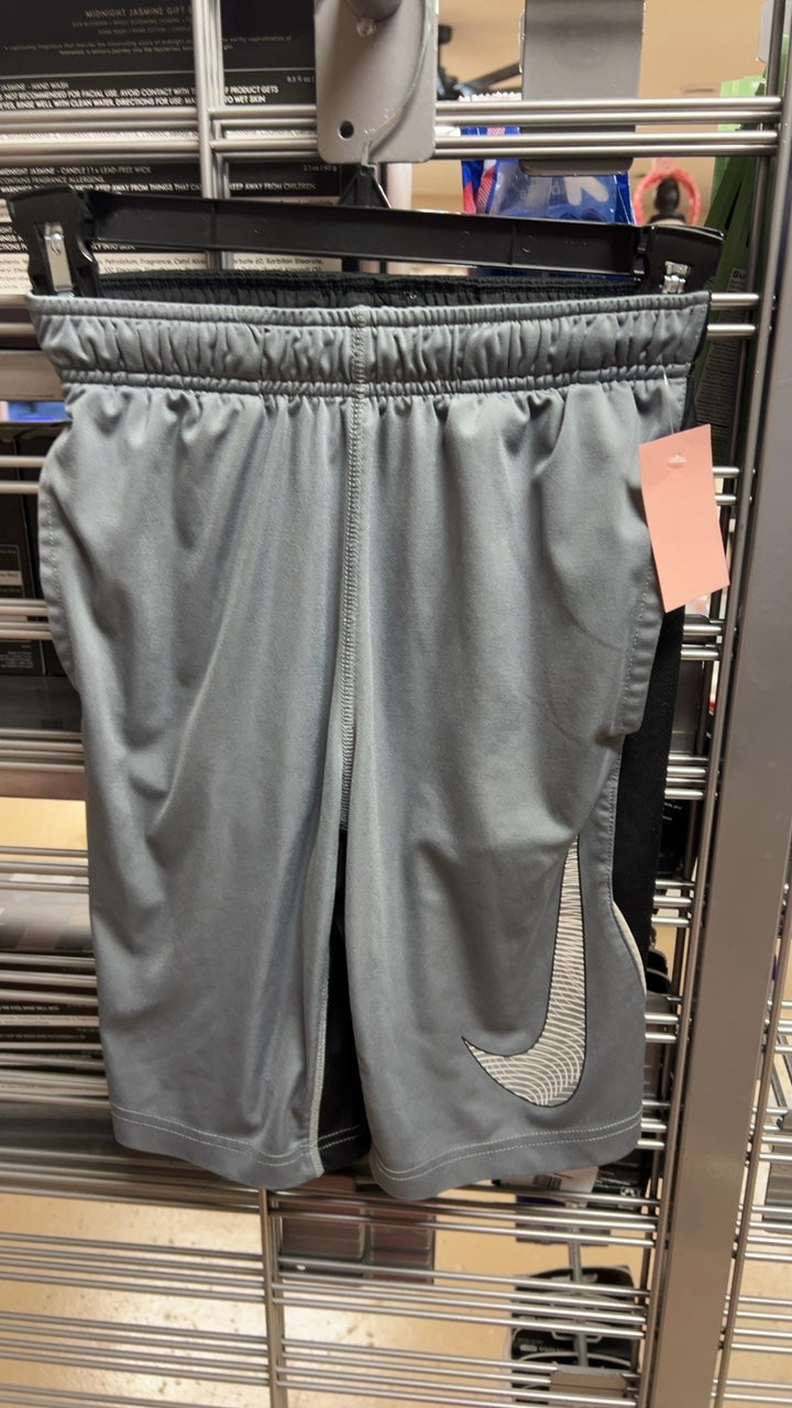 Nike Shorts YOUTH Medium