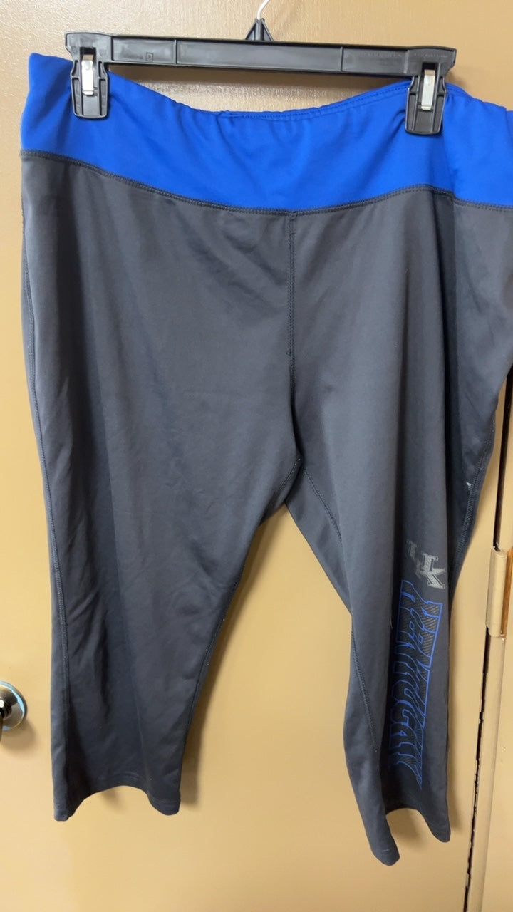 UK (University of Kentucky) Capri Pants XL