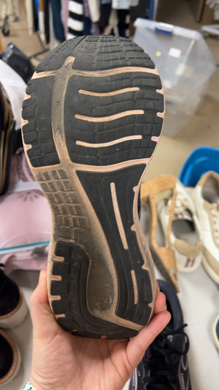 Brooks Sneakers 9.5