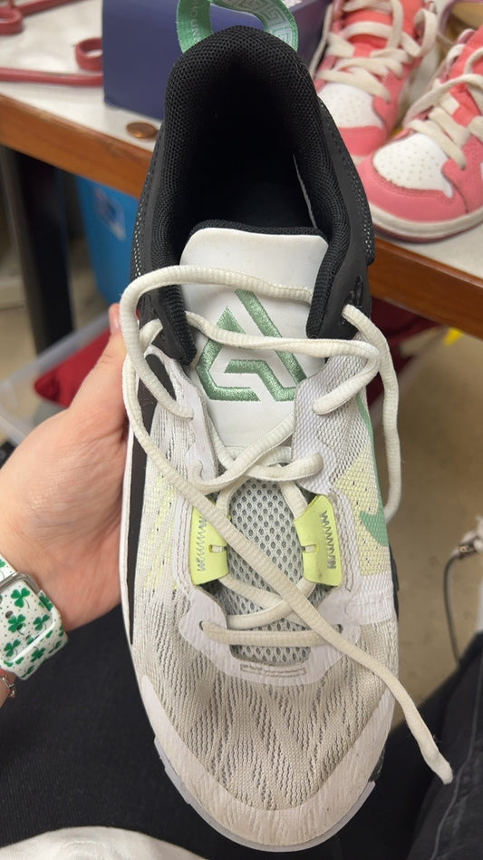 Nike Sneakers Youth 6
