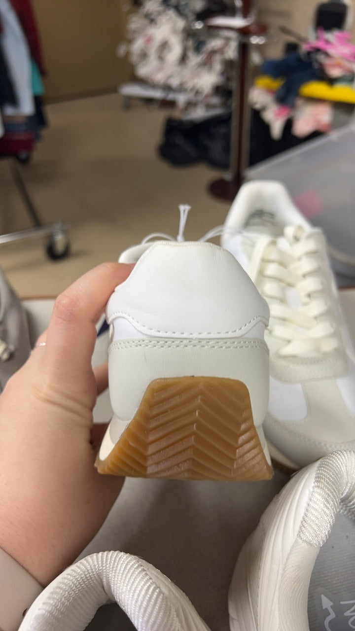 Universal Thread Sneakers 7