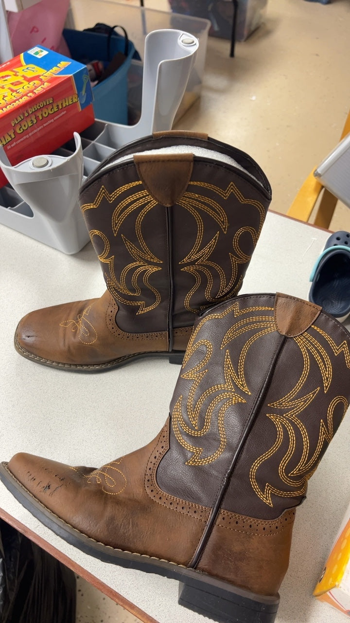 Boots 4.5 YOUTH