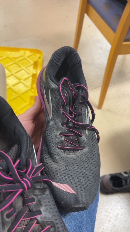Brooks Sneakers 9.5