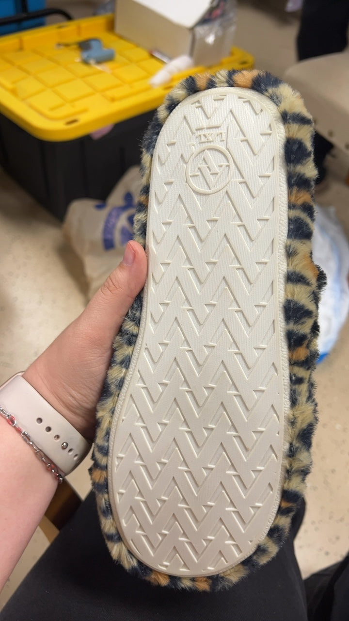Slippers 10/11
