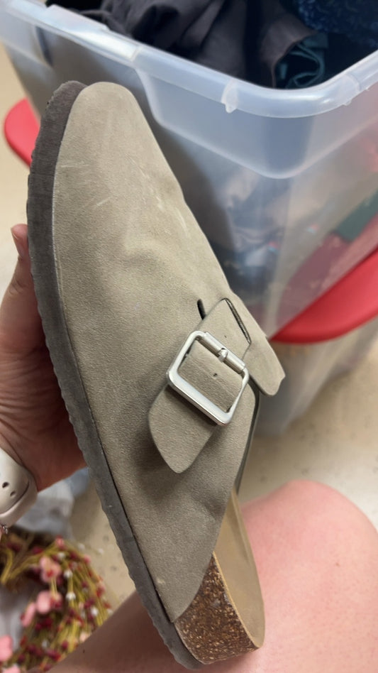 Clogs 10