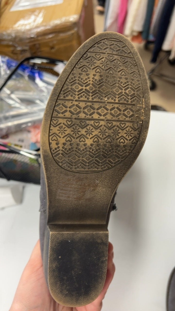 Boots 8.5 gray