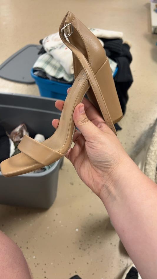 a new day Sandals 7.5 nudes heels