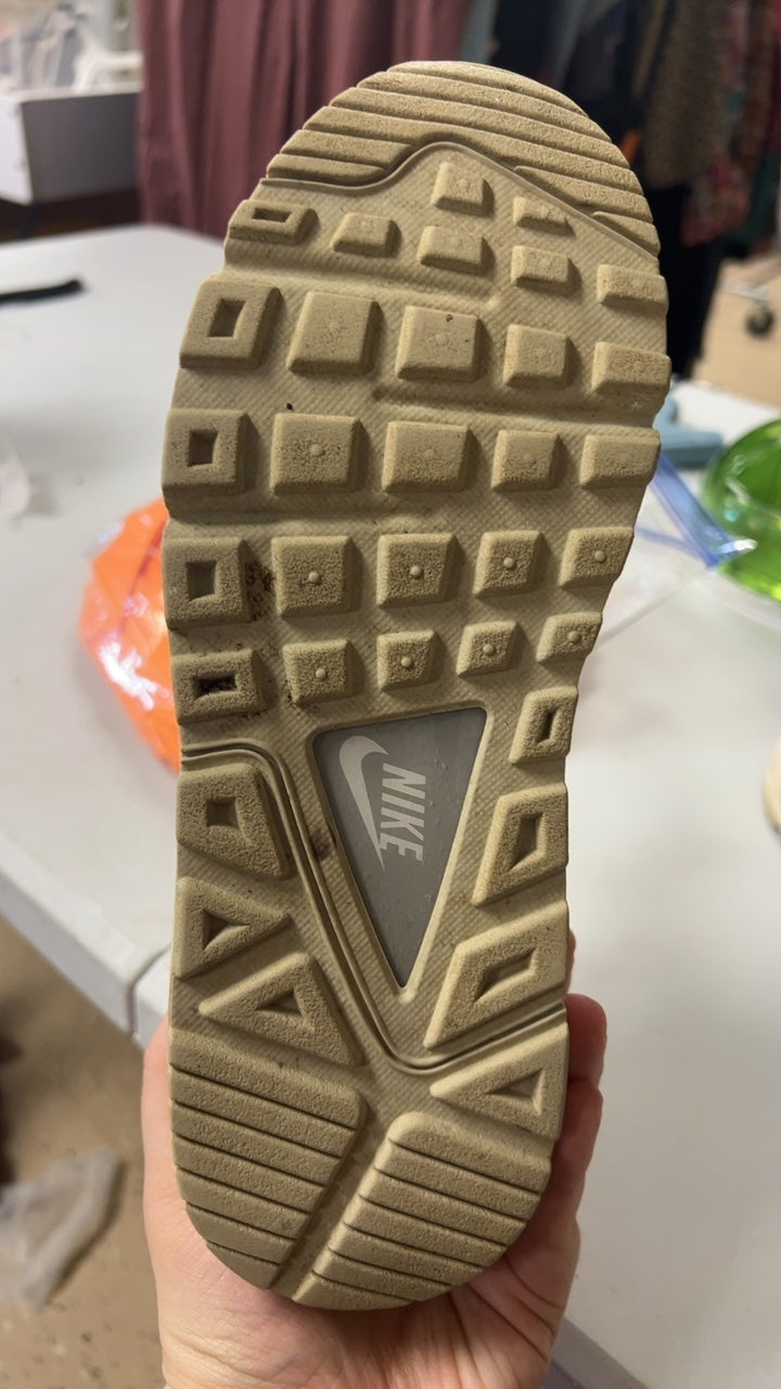 Nike Sneakers 7.5