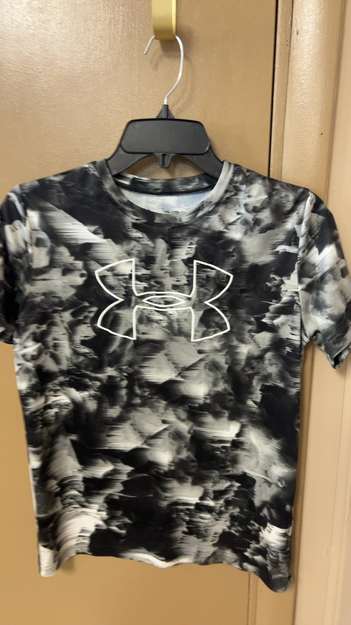 Under Armour T-Shirt Youth XL Black and white