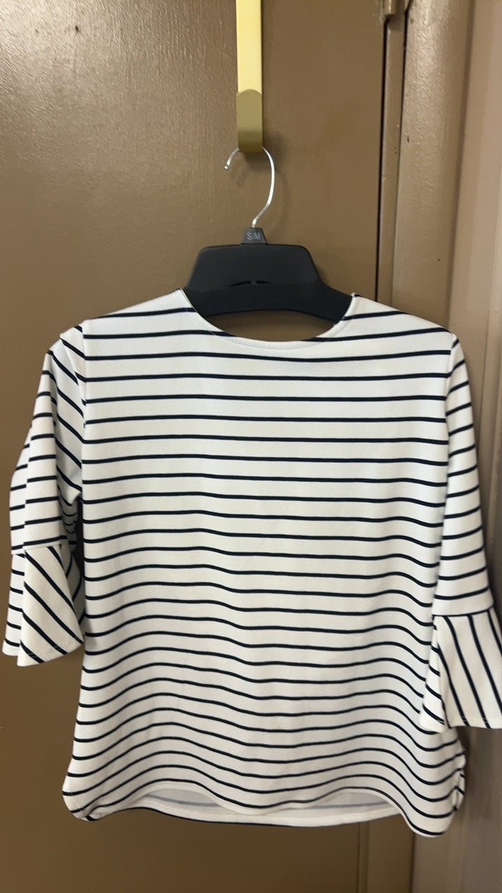 Top Medium White with black stripes