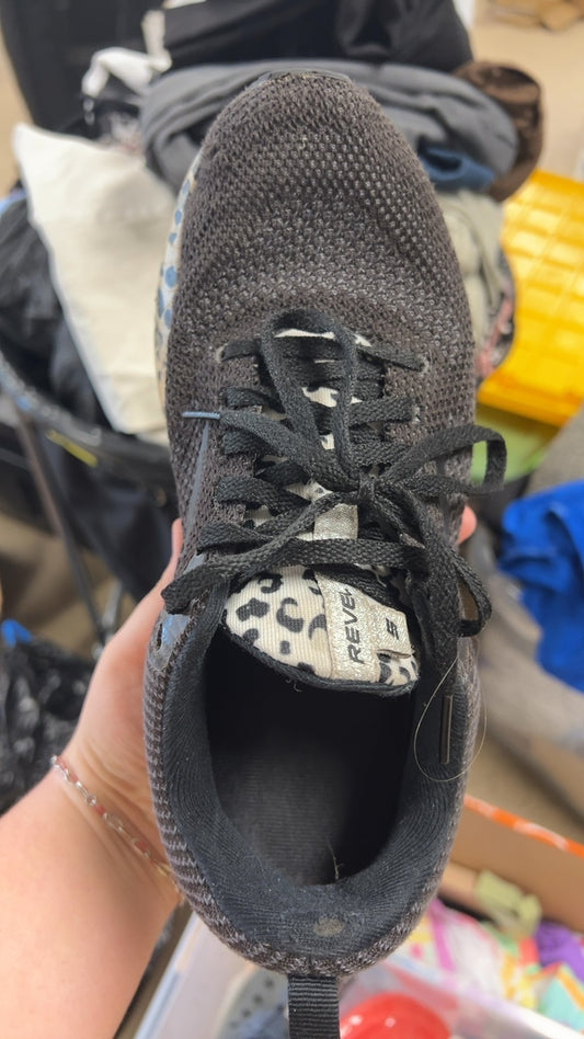 Brooks Sneakers 8.5 Black and beige with animal print
