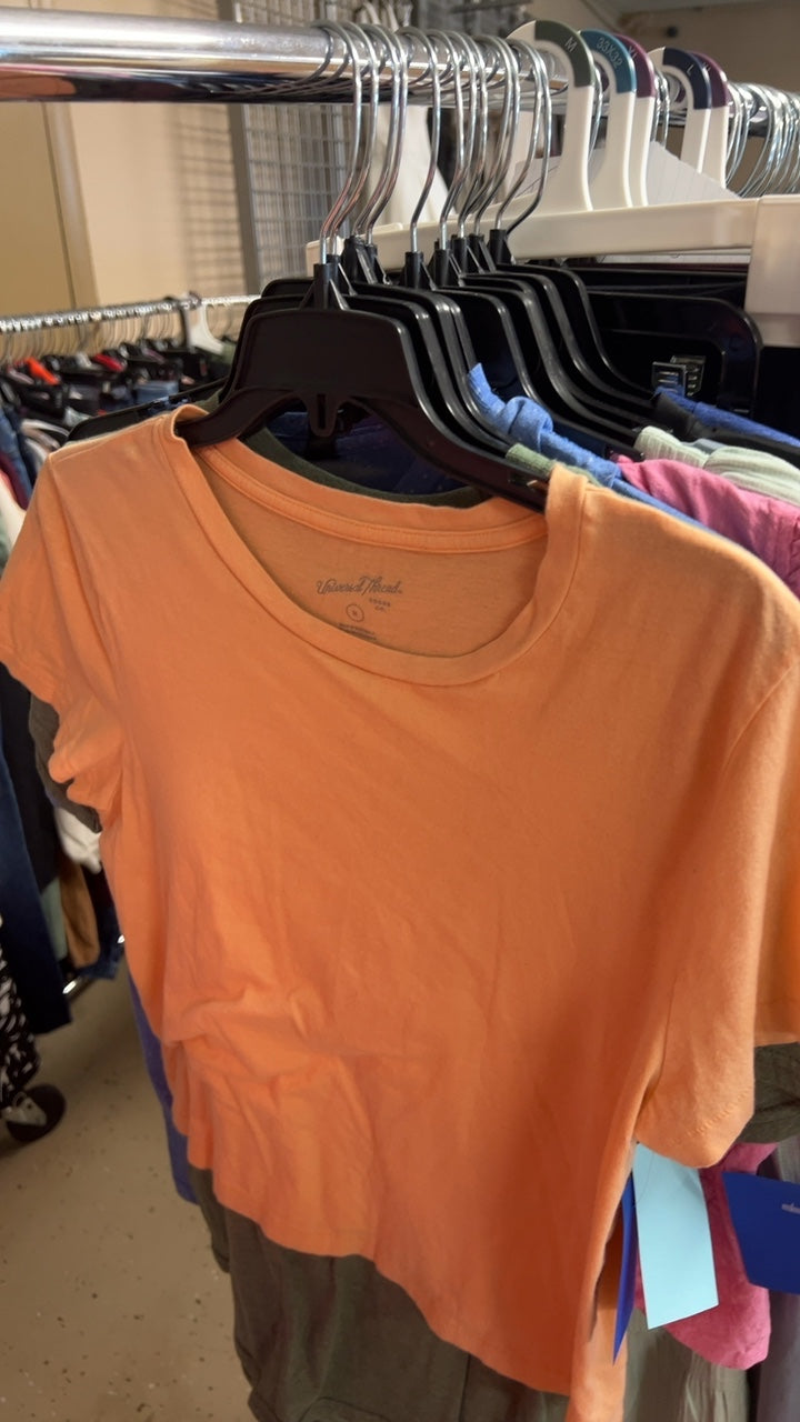 Universal Thread T-Shirt Medium Peach