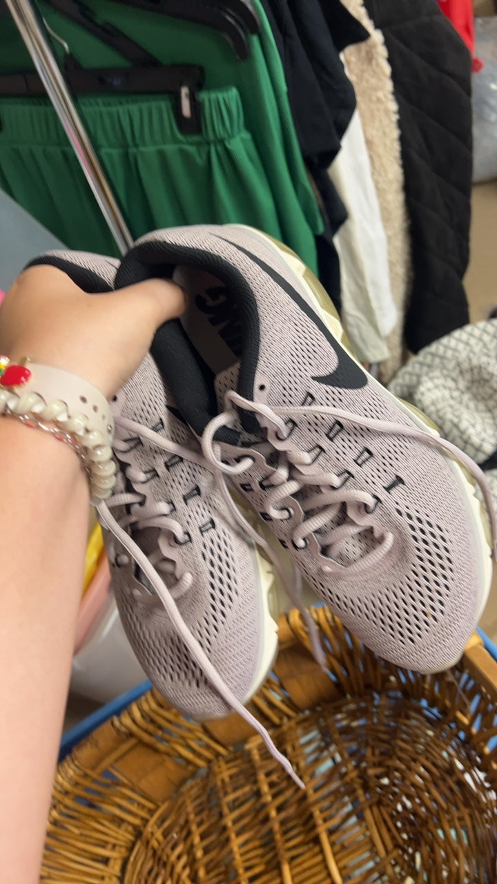 Nike Sneakers 9.5 Light pink