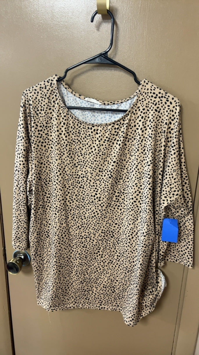Top Large Beige with black spots