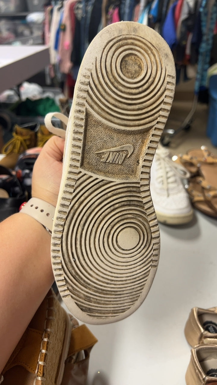 Nike Sneakers 7.5 White