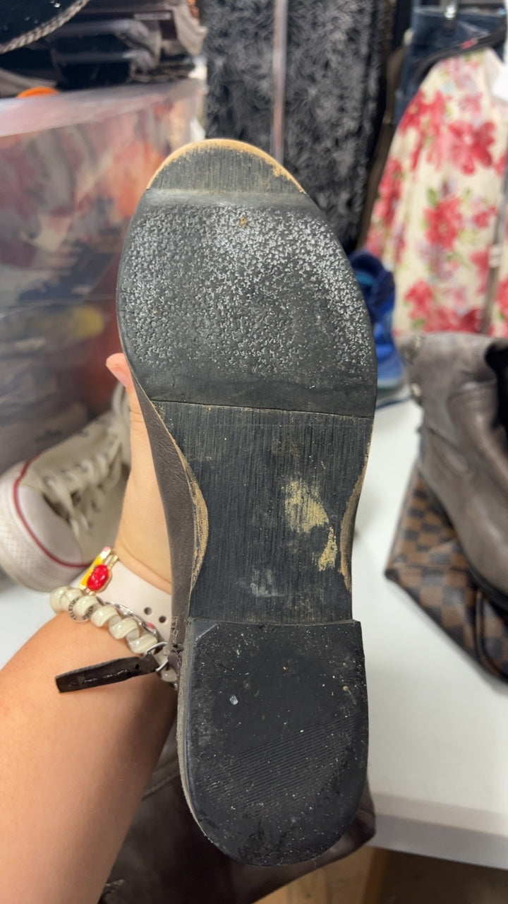 Boots 7.5 Gray