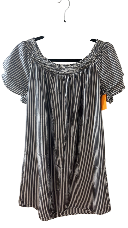 Old Navy T-Shirt Large Black and white