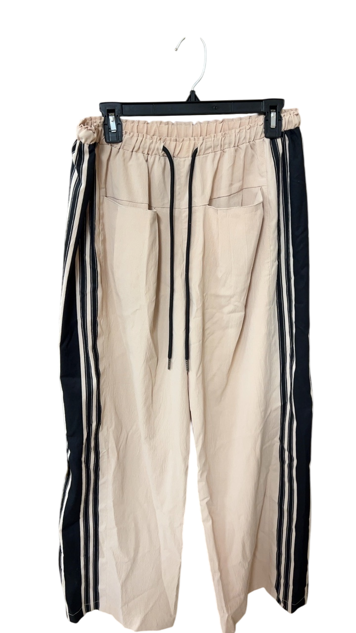 XL Beige with black accents