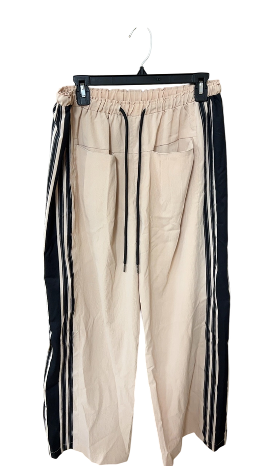 XL Beige with black accents