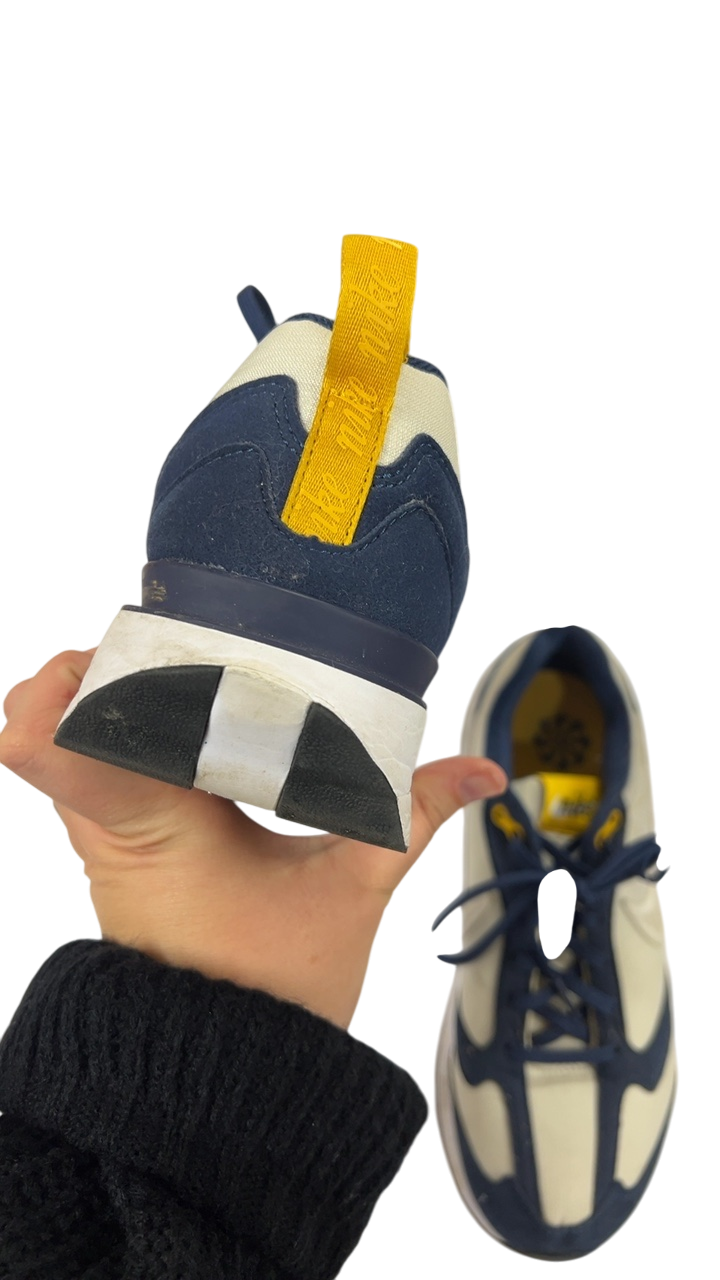 Nike Sneakers YOUTH 6.5 Cream and navy blue