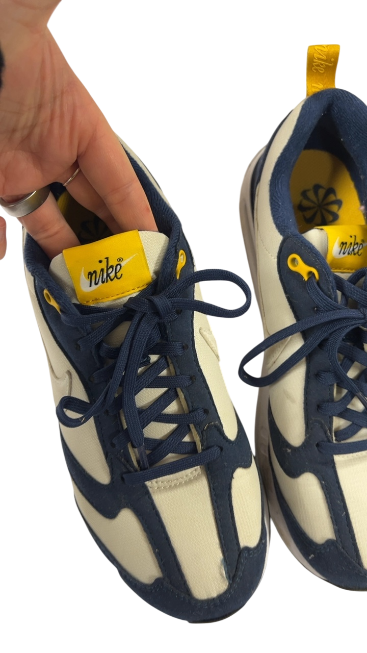 Nike Sneakers YOUTH 6.5 Cream and navy blue