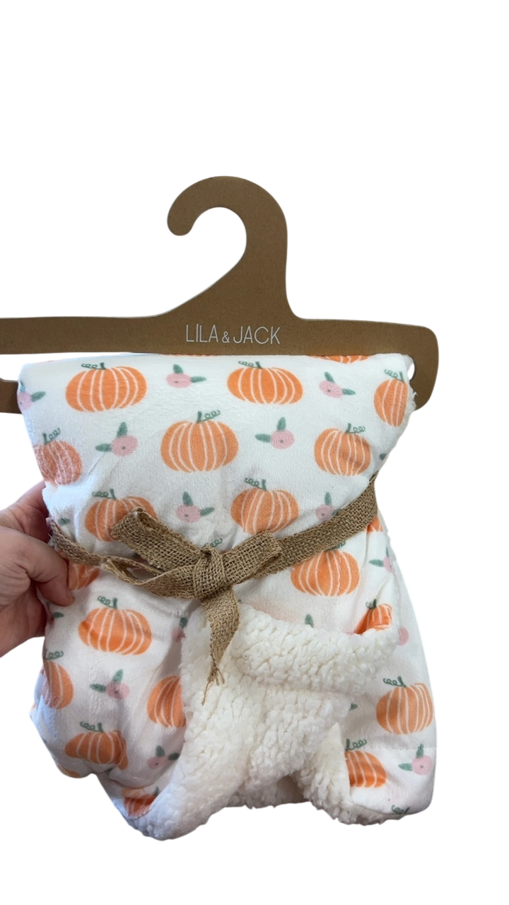 LILA & JACK Blanket White with orange and pink pumpkin pattern