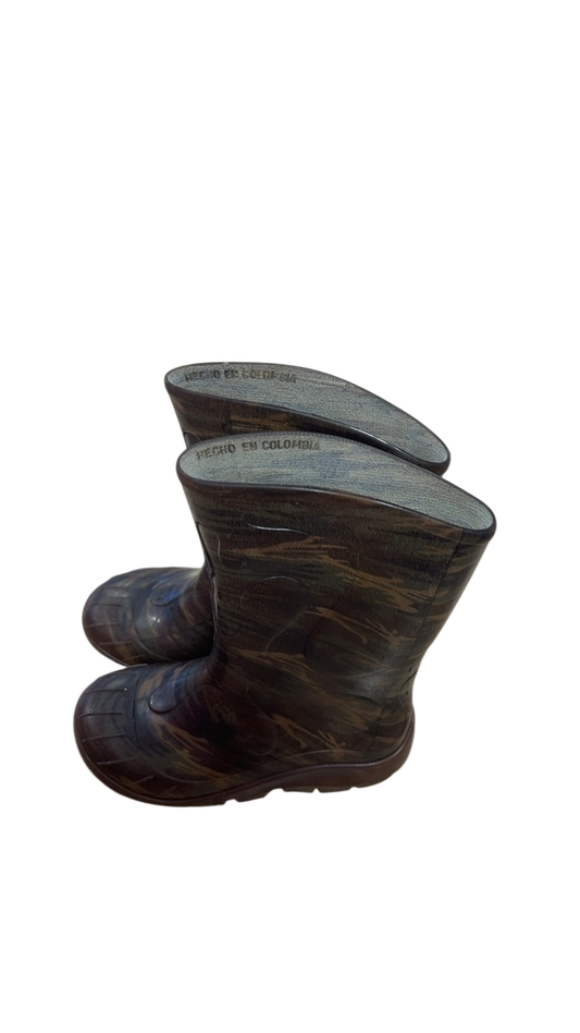 Boots Toddler 8 YOUTH Brown with wood grain pattern