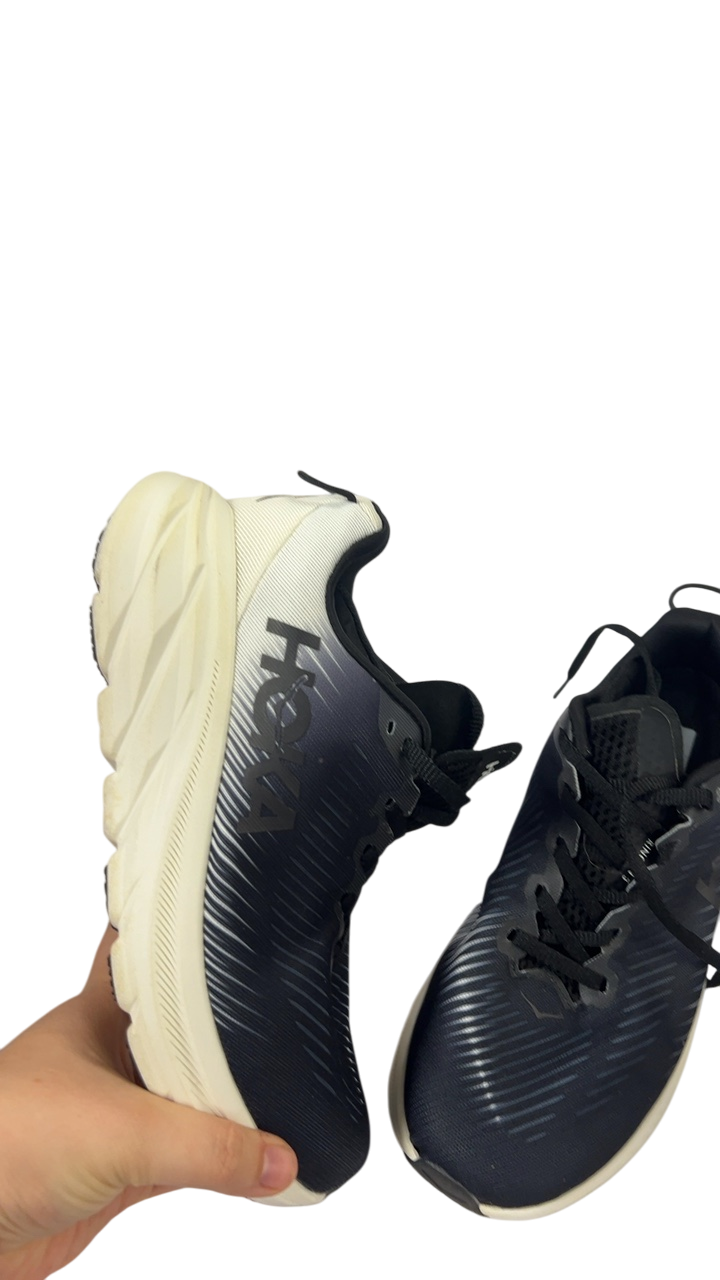 Hoka Sneakers 7.5 Black and white