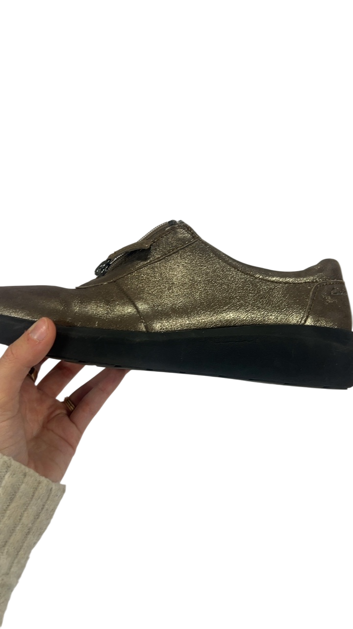 Clark’s Boots 8 Gold
