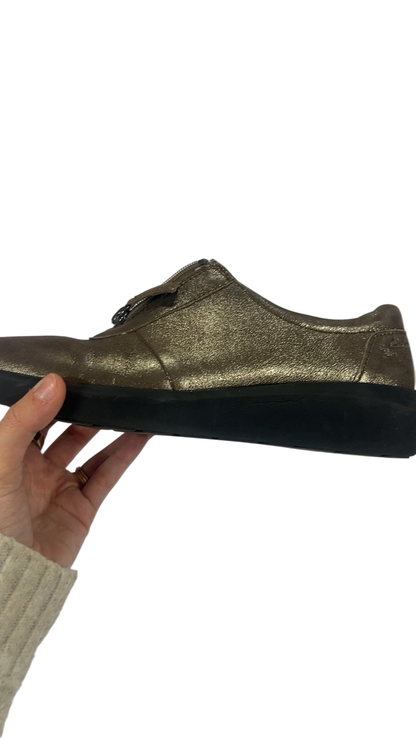 Clark’s Boots 8 Gold