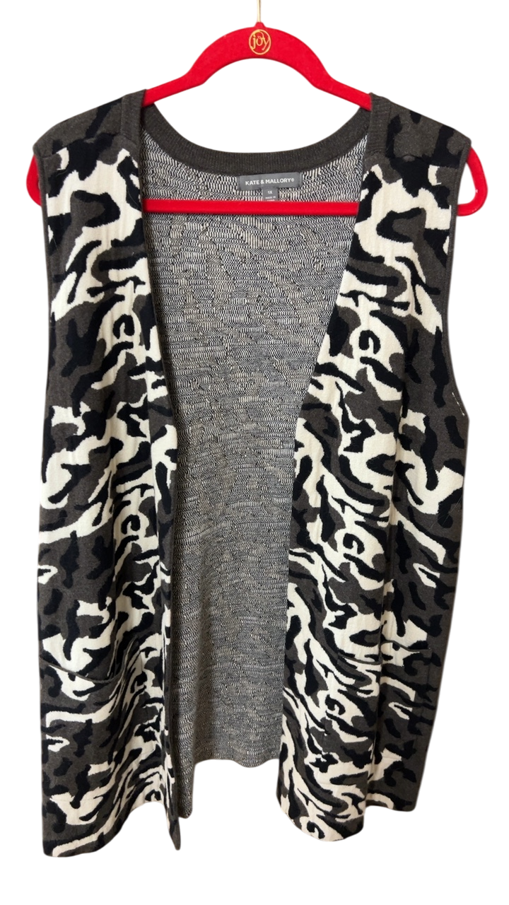 Kate & Mallory Vest 1X Black, White, Gray