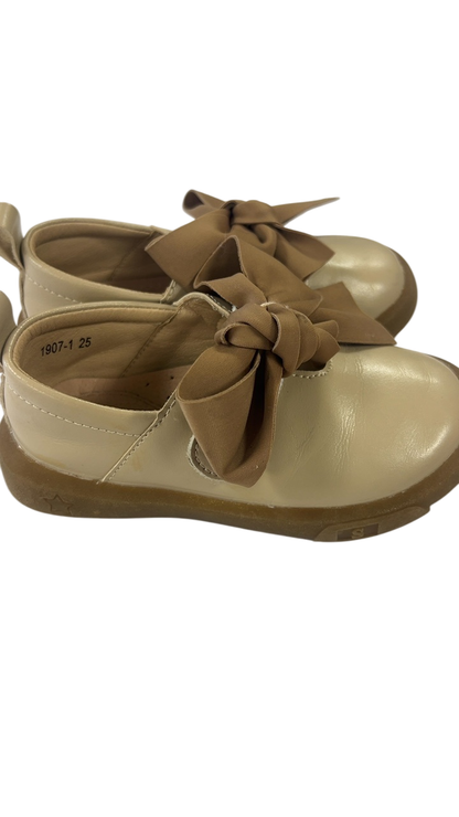 Backstreet Pig Sneakers YOUTH 9 Beige