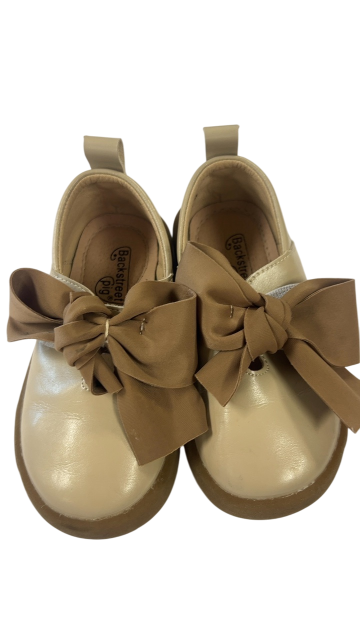 Backstreet Pig Sneakers YOUTH 9 Beige