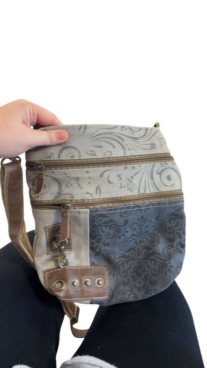 Bag Beige and gray