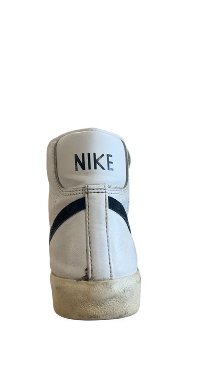 Nike Sneakers WOMENS 8 White with black logo