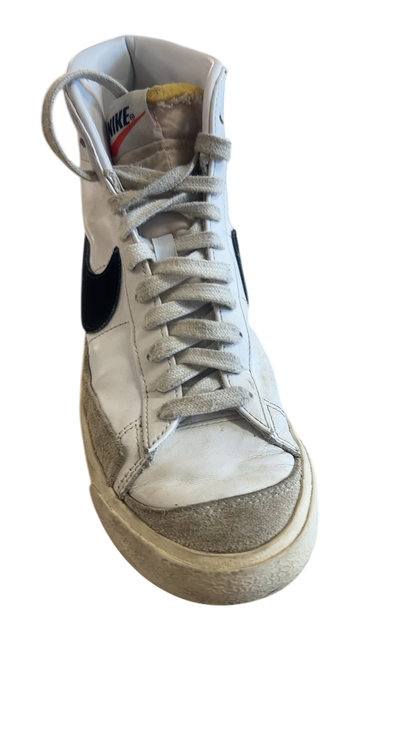 Nike Sneakers WOMENS 8 White with black logo