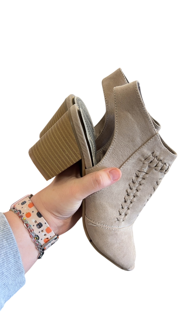 Sandals 8.5 Beige