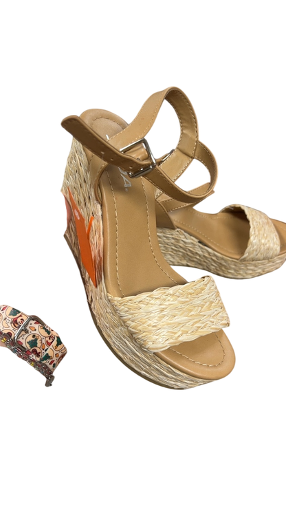Soda Sandals 6.5 Beige