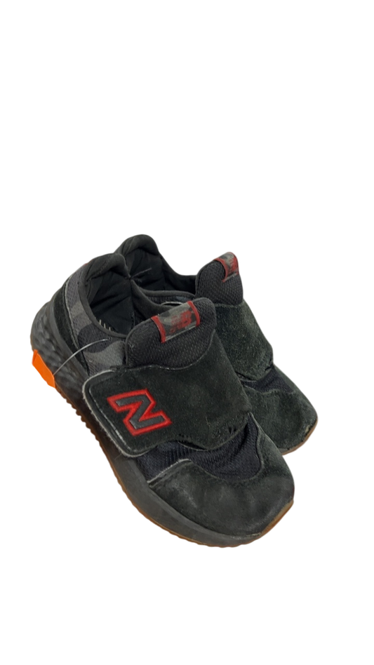 New Balance Sneakers YOUTH 10 Black with red accents