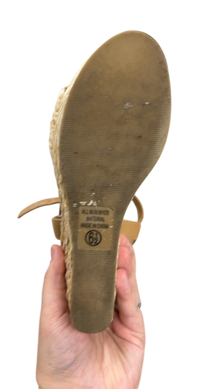 Soda Sandals 6.5 Beige
