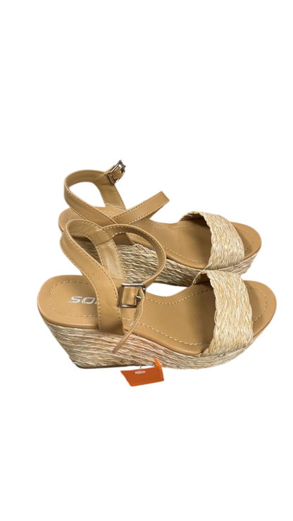 Soda Sandals 6.5 Beige